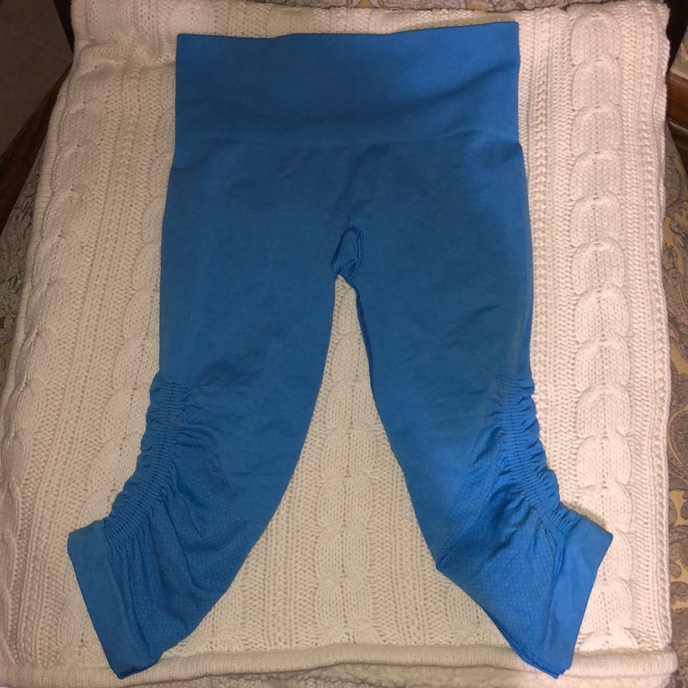 Lululemon crops! Size 4! New!